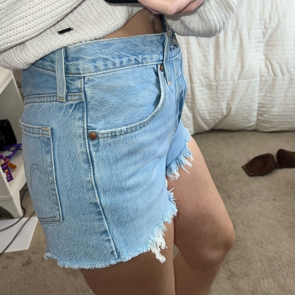 Levi Shorts - Picture 11 of 12
